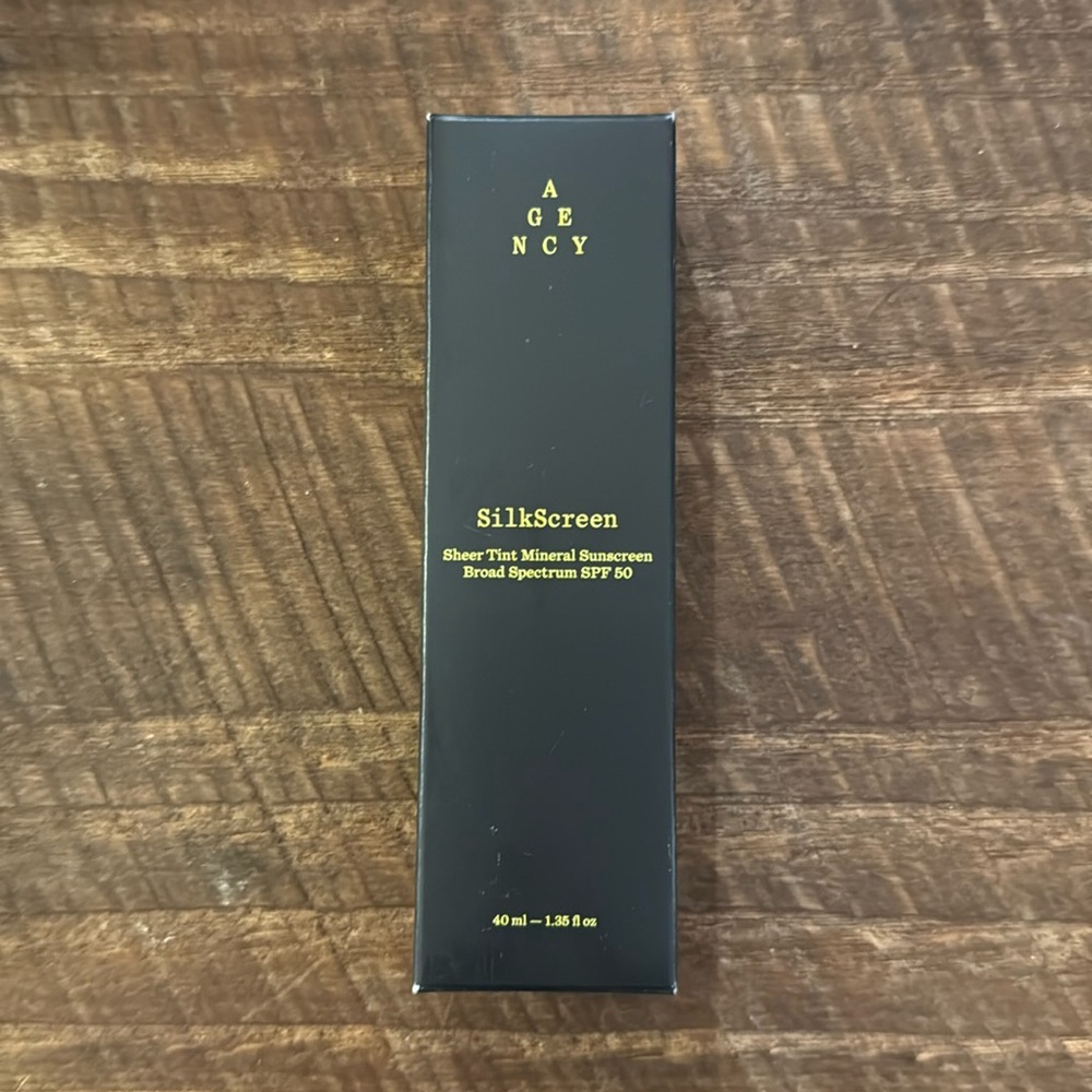 NIB Agency SilkScreen SheerTint Mineral Sunscreen SPF50 - Light Medium
